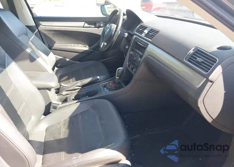 2015 Volkswagen Passat 1.8T Wolfsburg Edition из США, поврежденный, VIN 1VWAT7A31FC080393